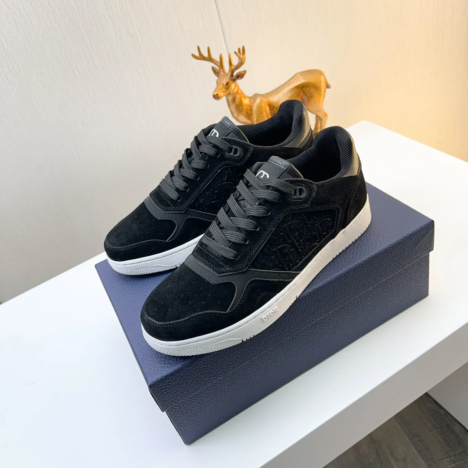 Men's Men's Shoes 💰400 [New] 🦩🦩Dior - Low-top sneakers 2025 spring men's collection new arrivals [Celebrate][Celebrate][Celebrate], reinterpret the basketball shoe design and become a classic Dior item [Strong][Strong][Strong], crafted in black and cream white smooth cowhide with beige suede, leather display on the side The CD logo, tongue, sole and back side are decorated with various distinctive details to enhance the style[666][666], while eyelet details, topstitching and rubber panels highlight the dynamic charm of its athletic style[strong][strong][strong]. It has a two-color rubber sole, which can be matched with various clothing to create a refined look. Size: 38 to 44 (45 can be customized